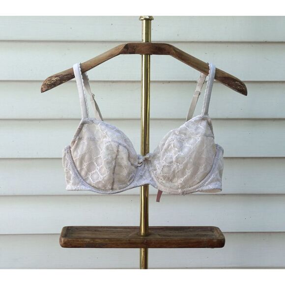 Victoria’s Secret Blush Nude Lace Mesh Underwire Bra - Picture 1 of 6